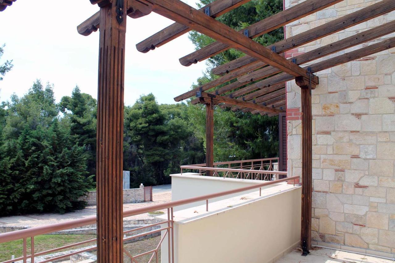 4 Bedroom Villa With Pool And Garden เนอาโฟเกีย ภายนอก รูปภาพ