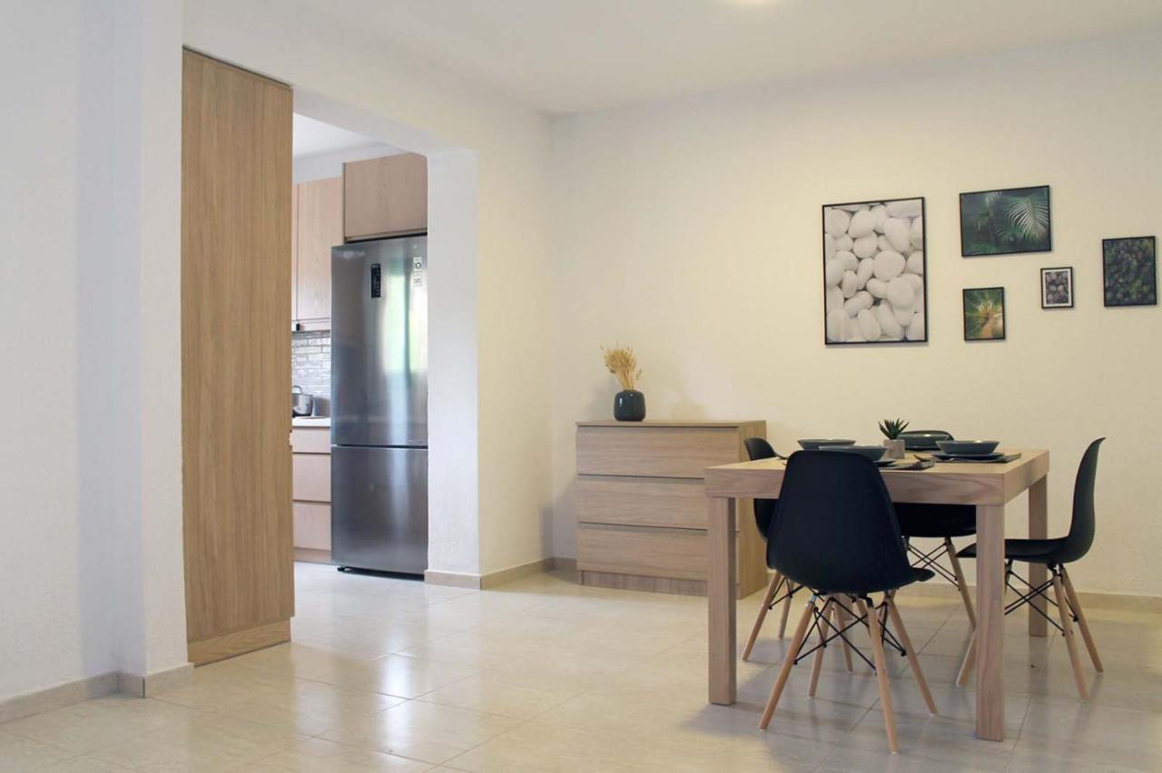 4 Bedroom Villa With Pool And Garden เนอาโฟเกีย ภายนอก รูปภาพ