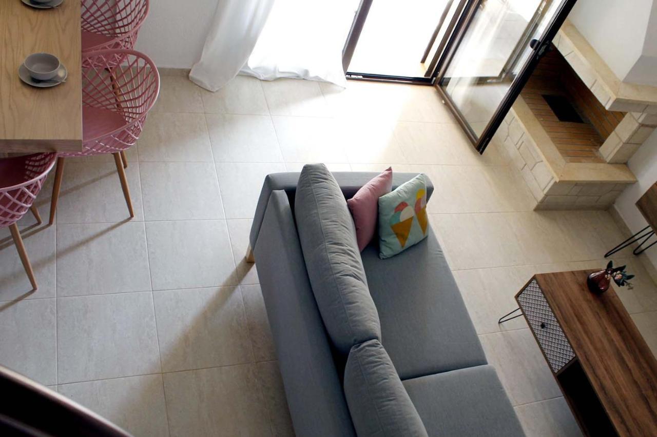4 Bedroom Villa With Pool And Garden เนอาโฟเกีย ภายนอก รูปภาพ